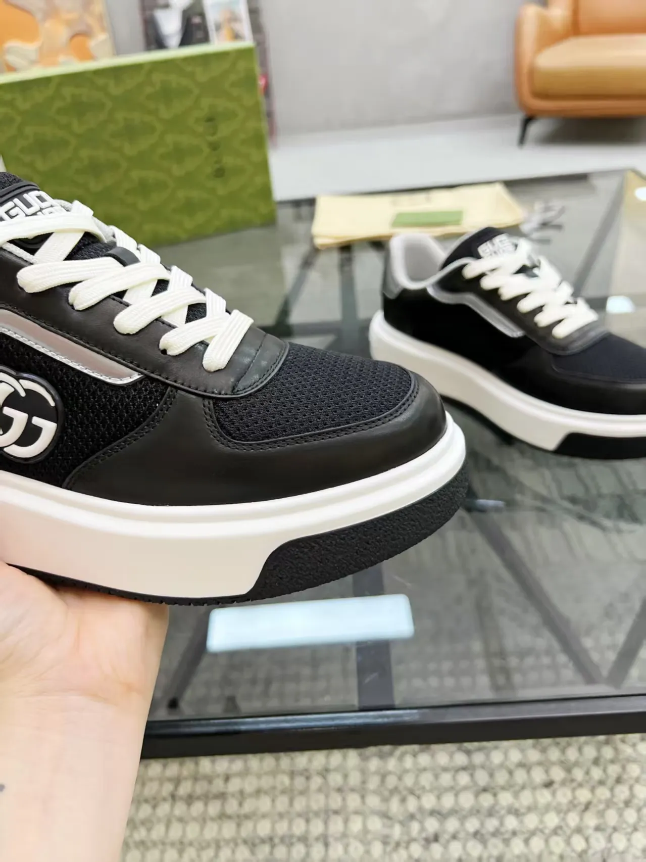 Factory price: 460💰Gucci new men's shoes GUCCI [Lightning] latest shoes are shipped. Original quality, fashionable, made of special materials, sheepskin lining, brand new packaging. The foot feels super comfortable and the workmanship is impeccable. Size: 38-45